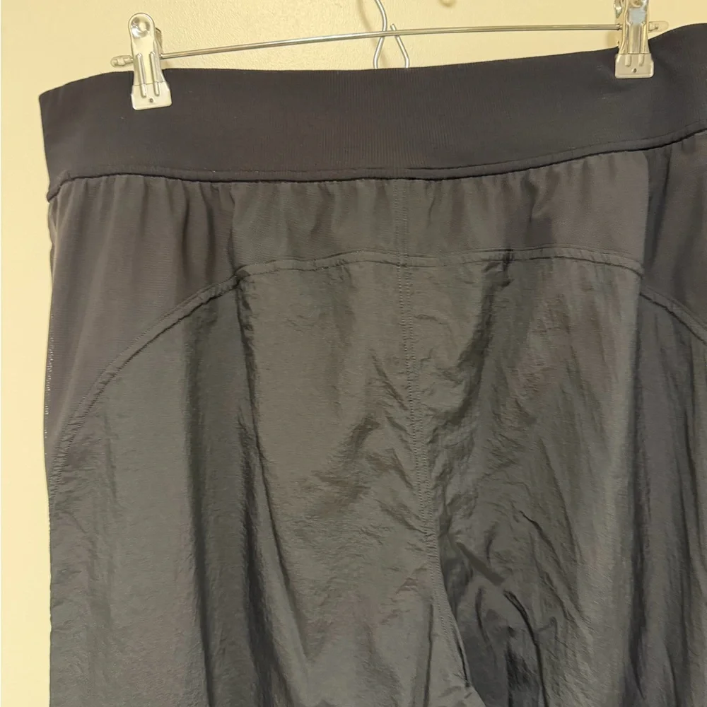 💜lululemon athletica Black Flare Pants 💜 - Picture 8 of 12